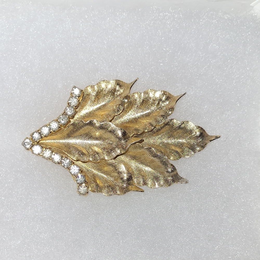Vintage Leaf Brooch Patterned Gold with Crystal Rhinestones Retro Chic Holiday